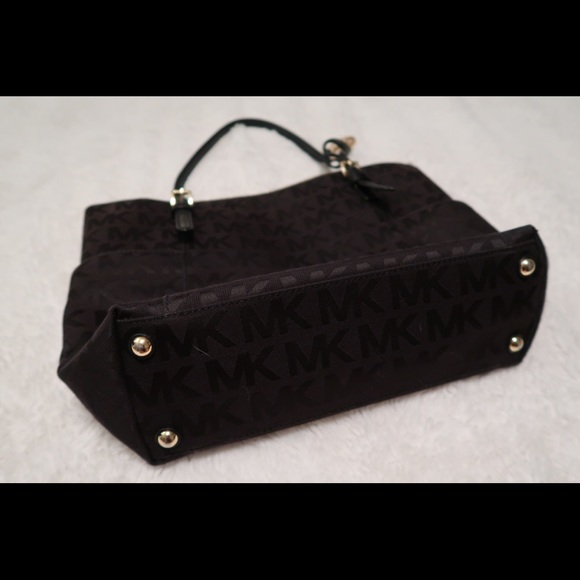 Michael Kor’s Tote Purse - Picture 7 of 7